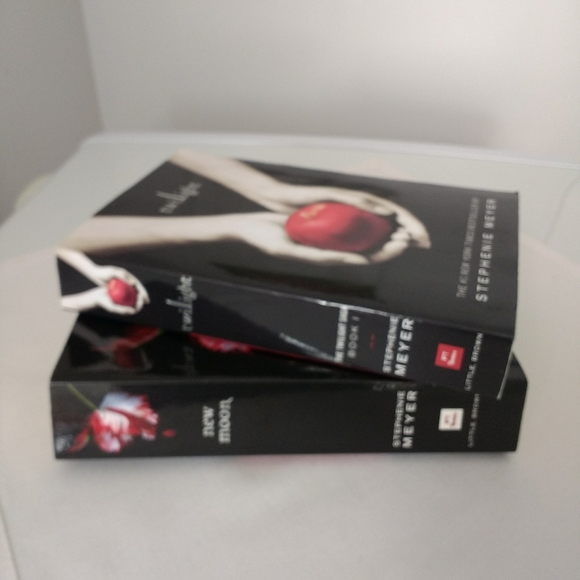 new moon paperback - Picture 4 of 4